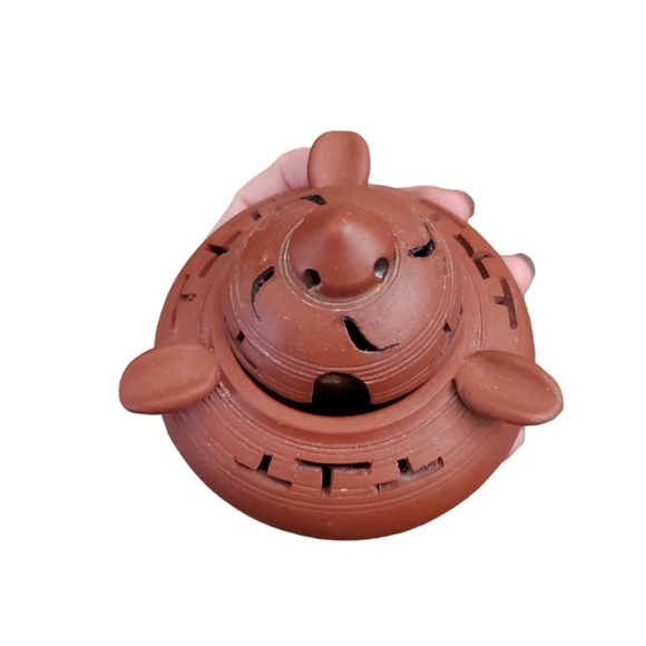 Incense burners, storage, and assorted incense cones and sticks - Picture 4 of 17